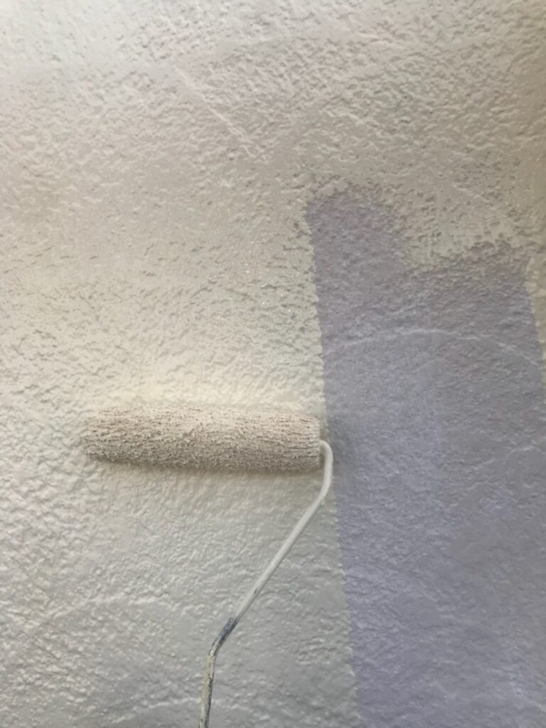塗装工事　外壁の中塗り